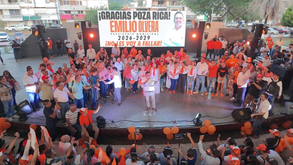 “Poza Rica ya decidió”: Emilio Olvera celebra su constancia de mayoría arropado por más de 4 mil personas en la Plaza Cívica 18 de&nbsp;marzo
