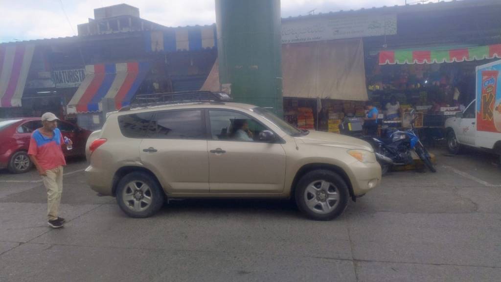 Regidora Rosa Alegría, reincidente en malas prácticas viales en pleno centro de Poza&nbsp;Rica