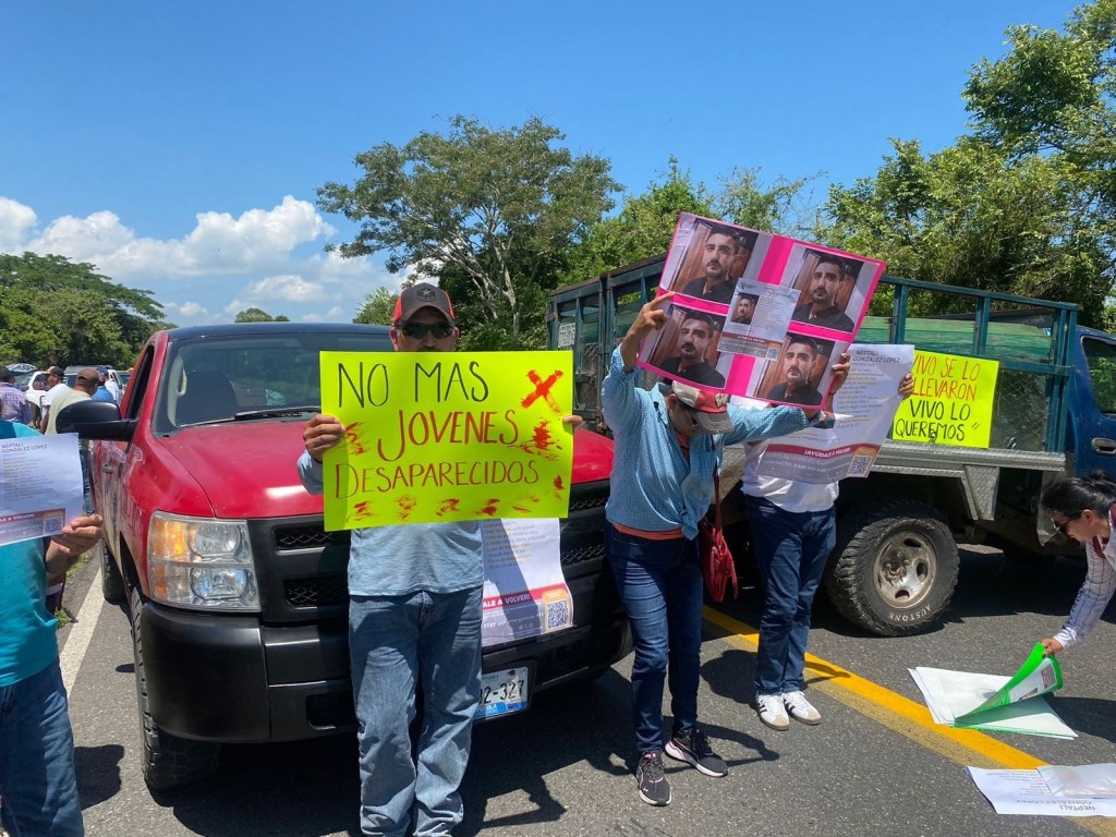 Bloquean carretera por joven&nbsp;secuestrado