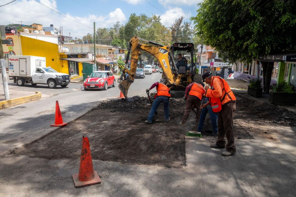 Inician trabajos de bacheo en avenida Miguel&nbsp;Alemán