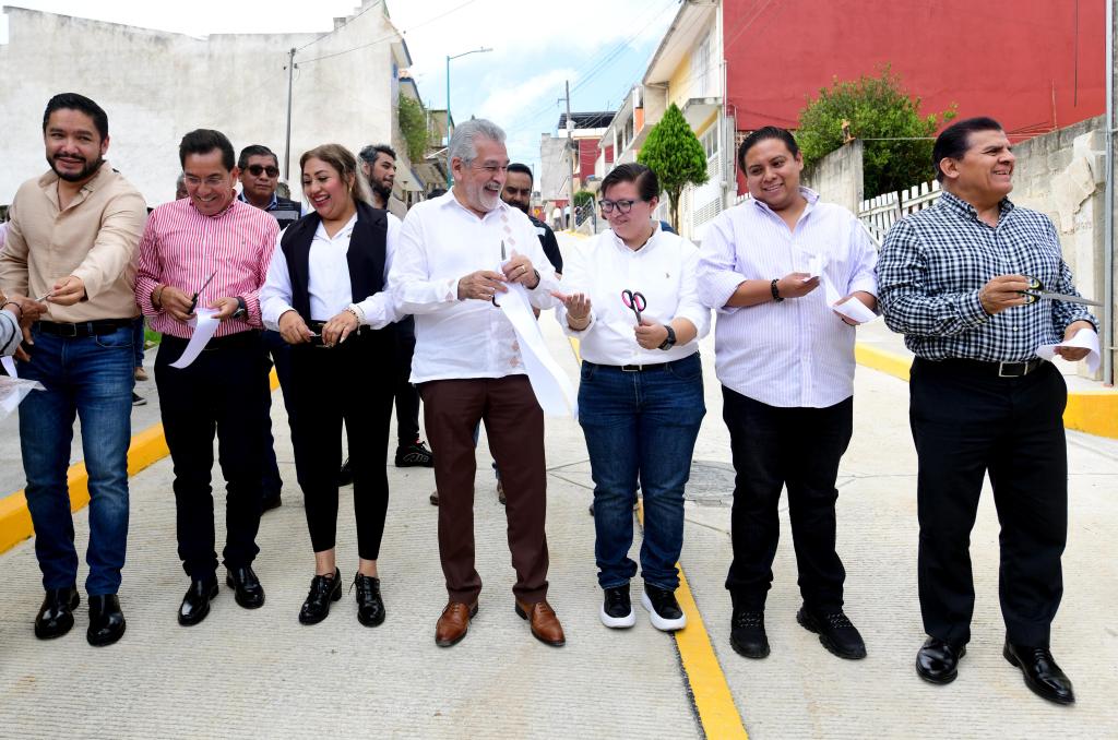 Entregan obras de pavimentación en colonias de&nbsp;Xalapa