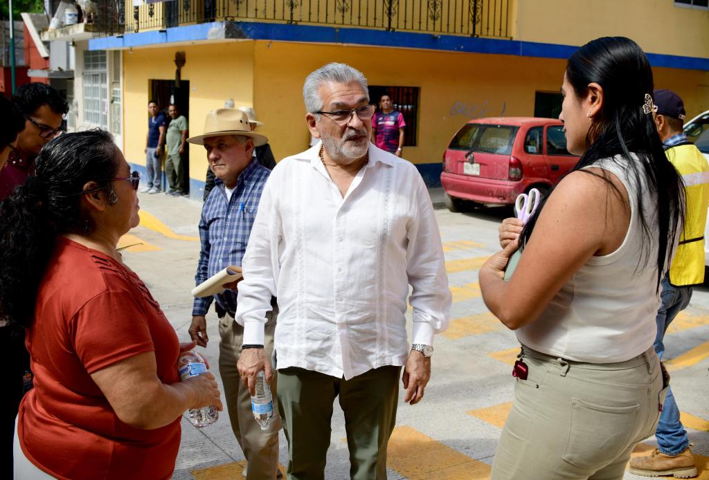 Supervisa Alberto Islas obras en colonias de&nbsp;Xalapa