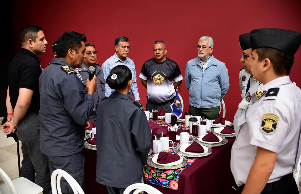 Convive alcalde de Xalapa con integrantes del Pentathlón&nbsp;Militarizado