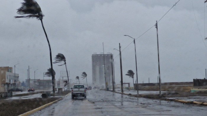 Lluvias causan muerte y aíslan&nbsp;comunidades