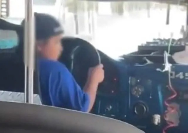Menor sorprende manejando&nbsp;camión