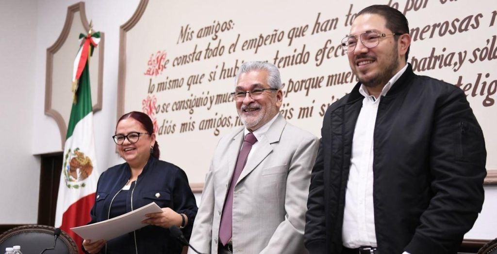 Entrega Ayuntamiento de Xalapa escrituras a familias de la Reserva&nbsp;Territorial