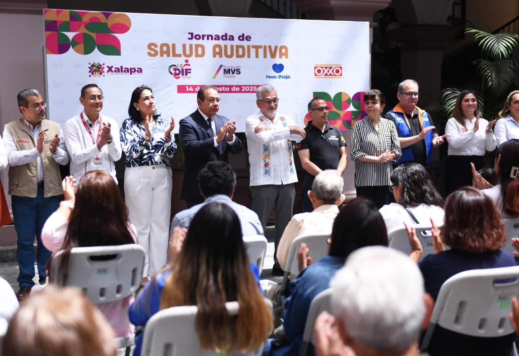 Ayuntamiento de Xalapa entrega aparatos auditivos a través del programa “Ponte&nbsp;Oreja”