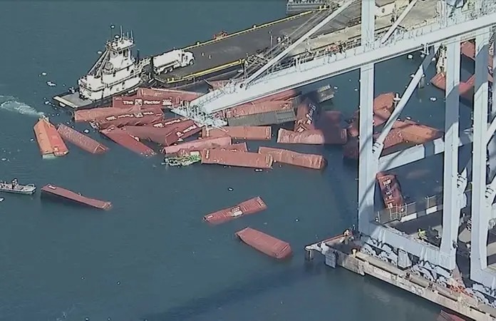 Caen 60 contenedores en puerto de Long&nbsp;Beach