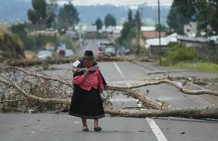 Marchas bloquean las calles de&nbsp;Quito
