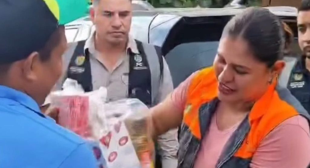 Senadora Raquel Bonilla se adjudica ayuda&nbsp;humanitaria