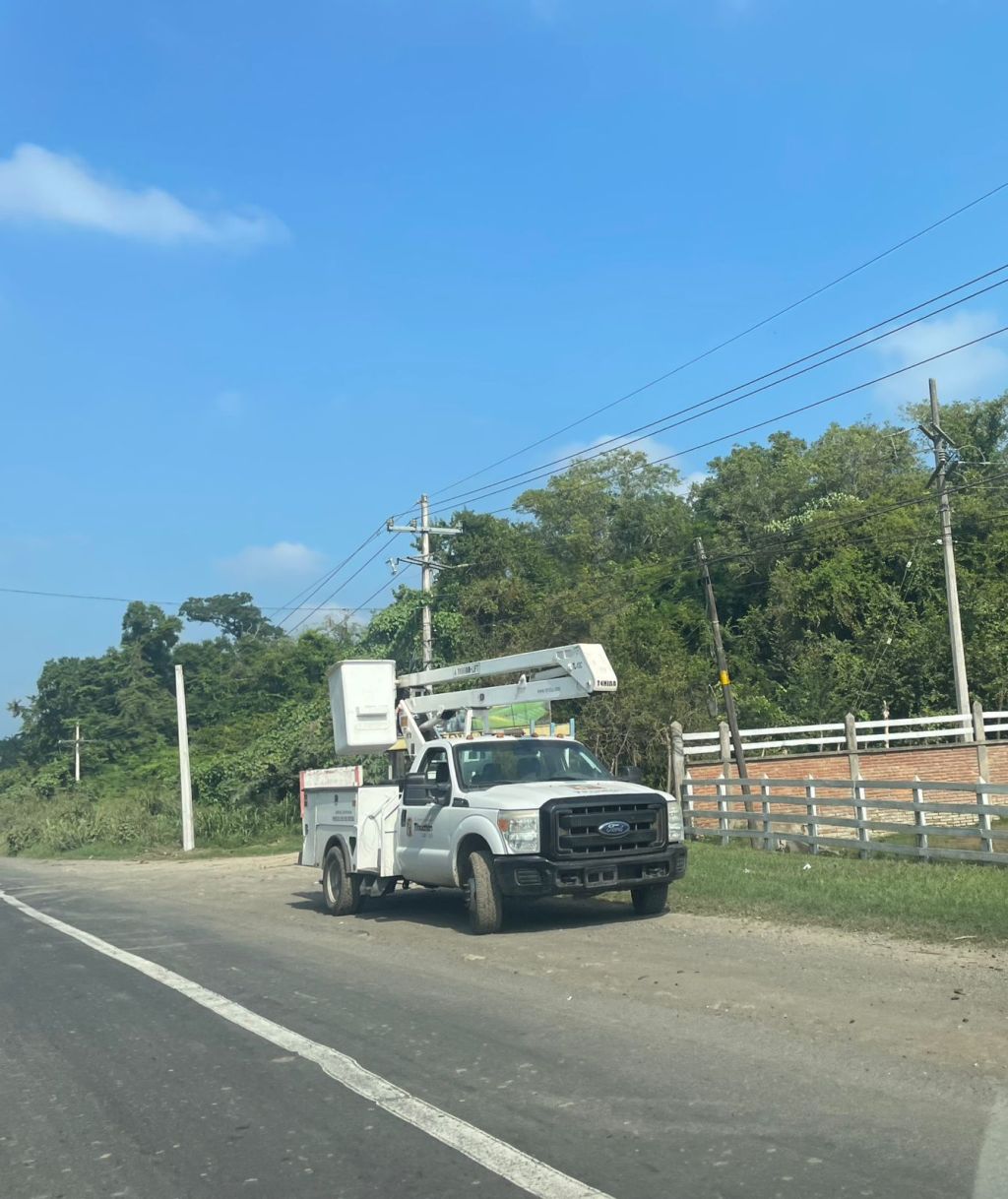 Raúl le «tumba» lámparas al rancho de Balo&nbsp;Gómez