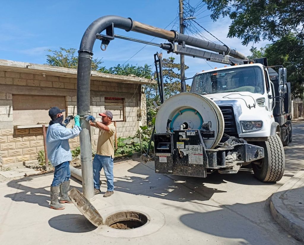 Desazolvan Álamo 10 camiones&nbsp;vactor