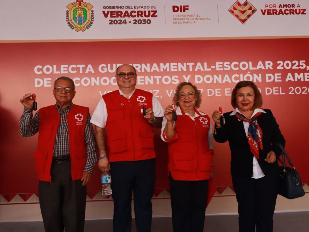 Entregan reconocimientos y ambulancias tras colecta gubernamental–escolar 2025 en&nbsp;Veracruz