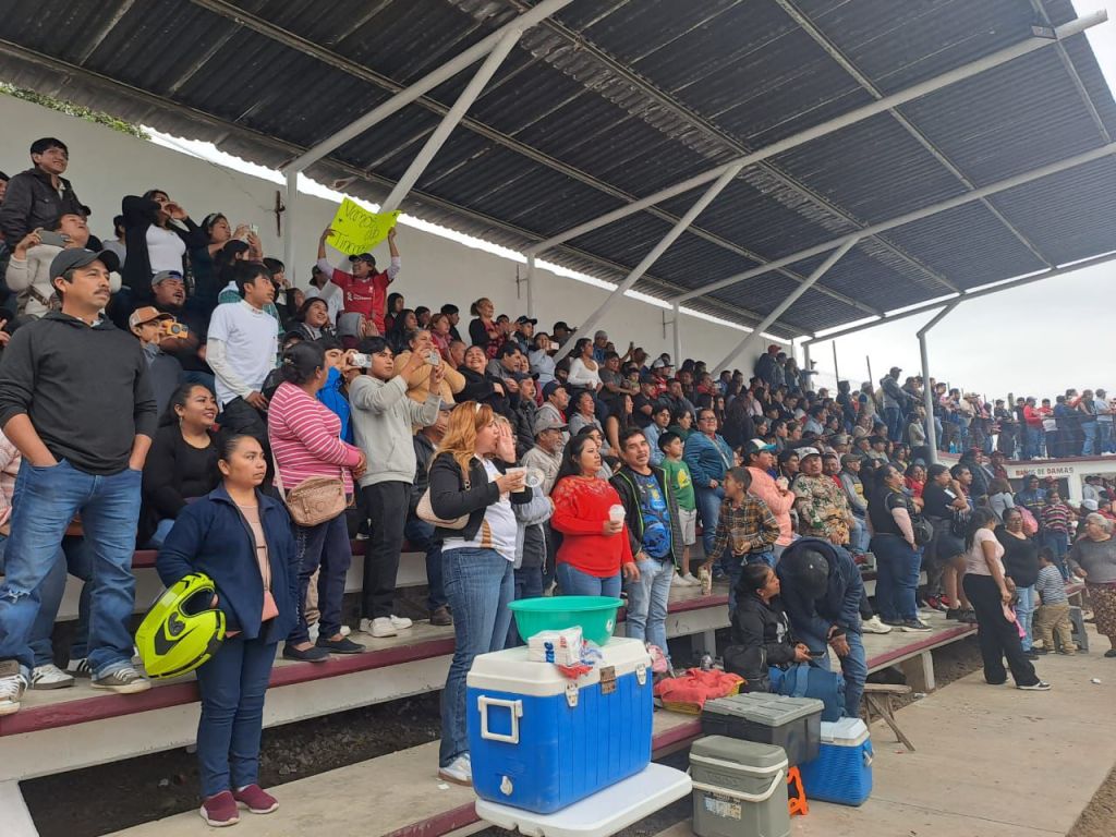 Afición llena el Campo Municipal Guillermo “Chuta” Flores en final de veteranos tras su&nbsp;reapertura