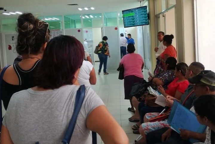 Derechohabientes del IMSS en Poza Rica denuncian retraso y presunta corrupción en pago de viáticos