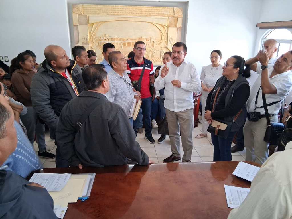 LOS LUNES DE ATENCIÓN CIUDADANA COMIENZAN DESDE TEMPRANA HORA: PEPE ARENAS