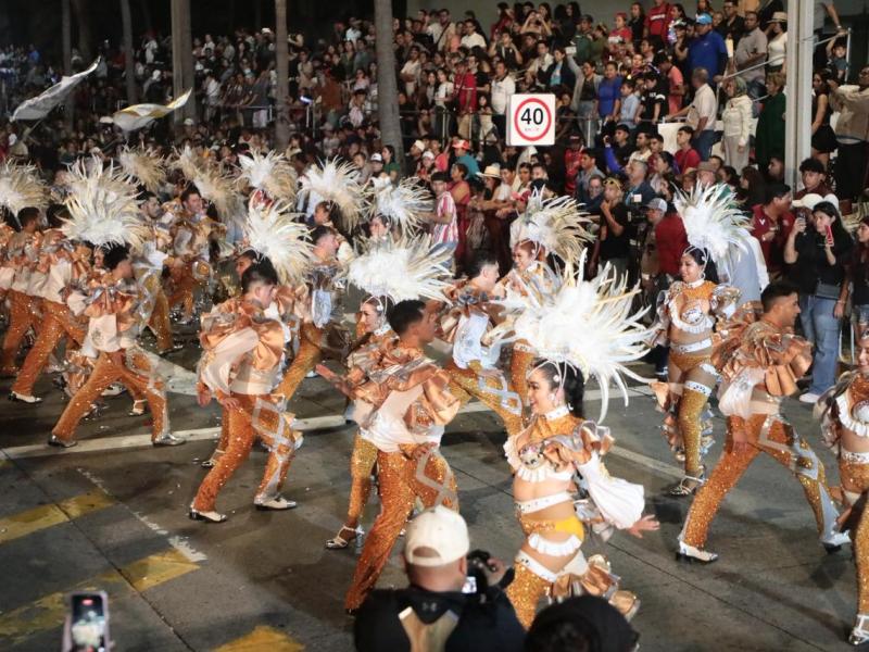 Vive Veracruz ambiente festivo y familiar en el Primer Gran Desfile del&nbsp;Carnaval