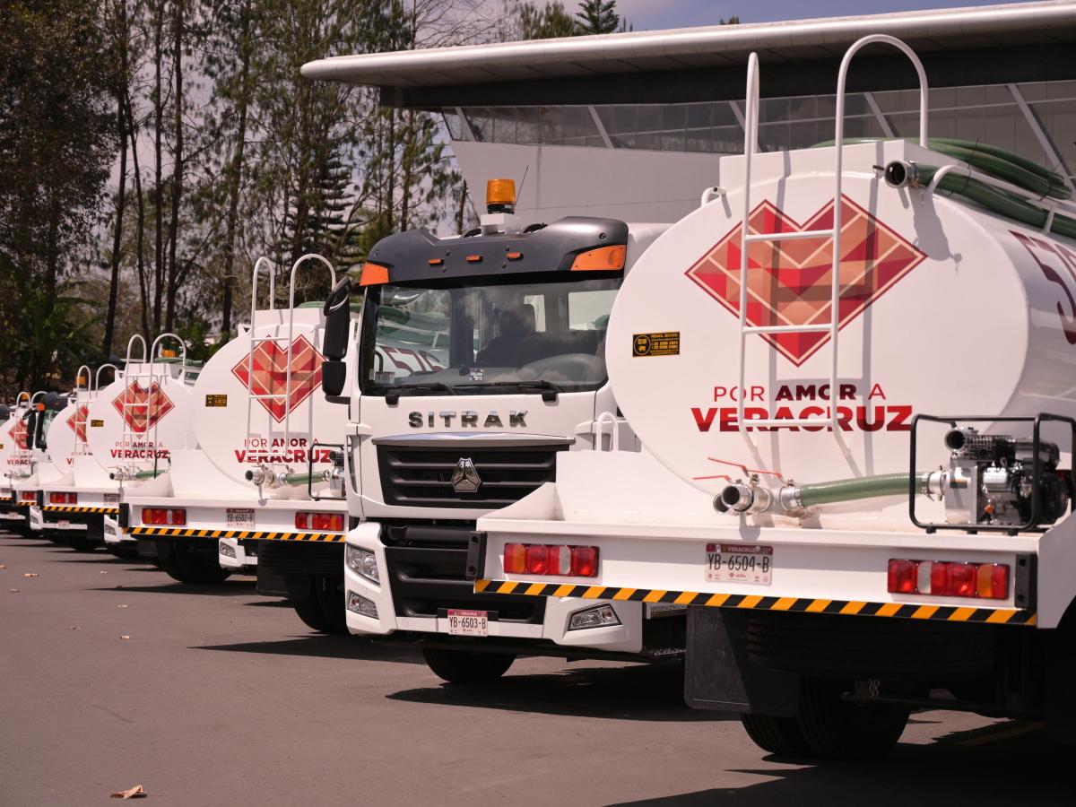Rocío Nahle entrega 30 pipas a la CAEV y anuncia adquisición de aeronaves para&nbsp;contingencias
