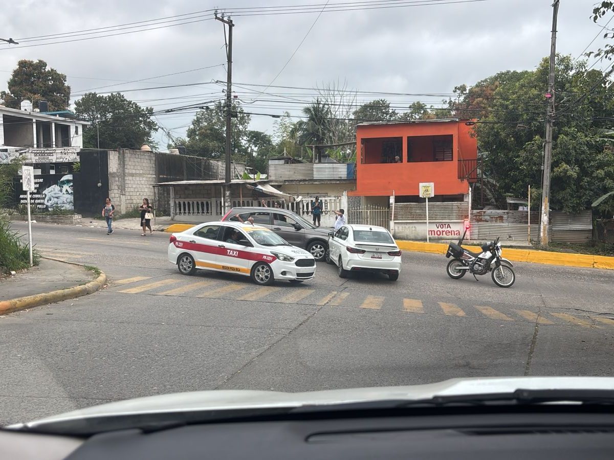Vecinos de Bosques de Santa Elena denuncian falta de semáforo tras constantes&nbsp;accidentes