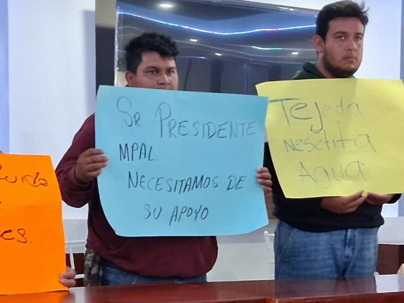 Pepe Arenas se compromete a resolver el problema del agua en Adalberto&nbsp;Tejeda