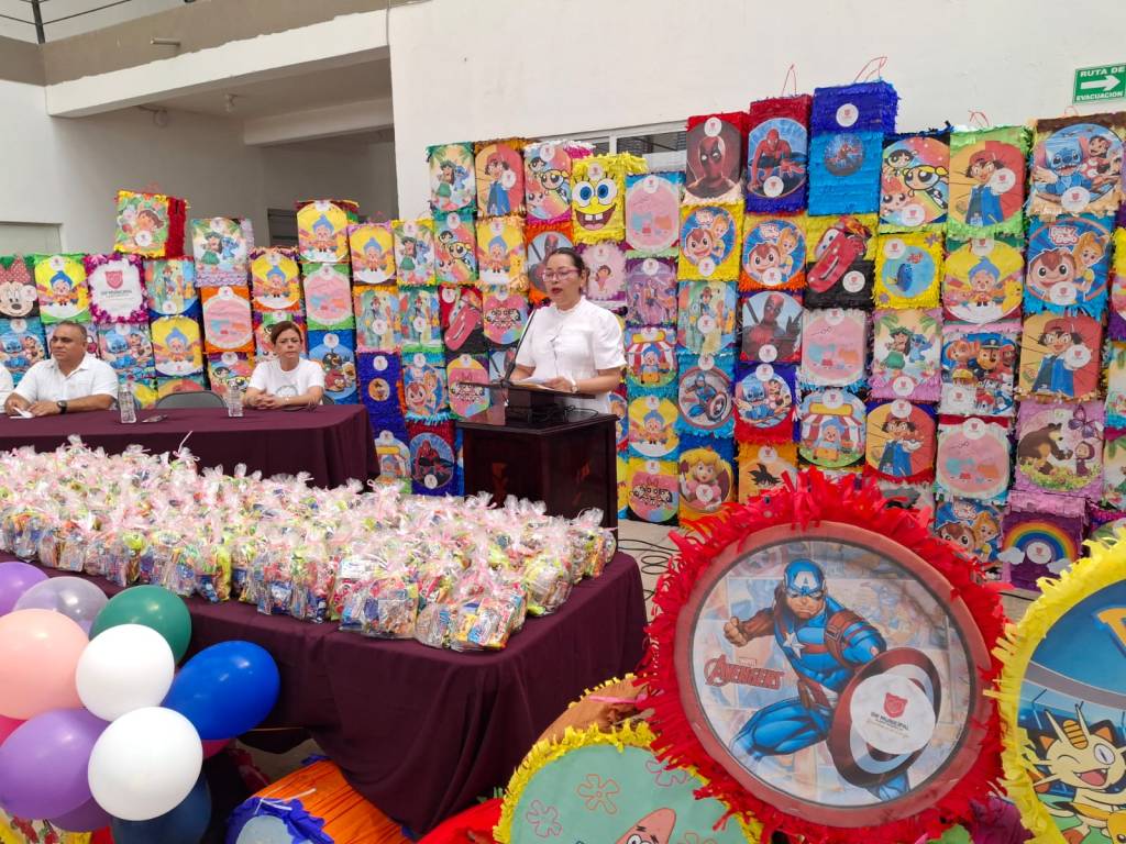 DIF MUNICIPAL ENTREGA CIENTOS DE PIÑATAS Y DULCES PARA CELEBRAR EL DÍA DEL&nbsp;NIÑO