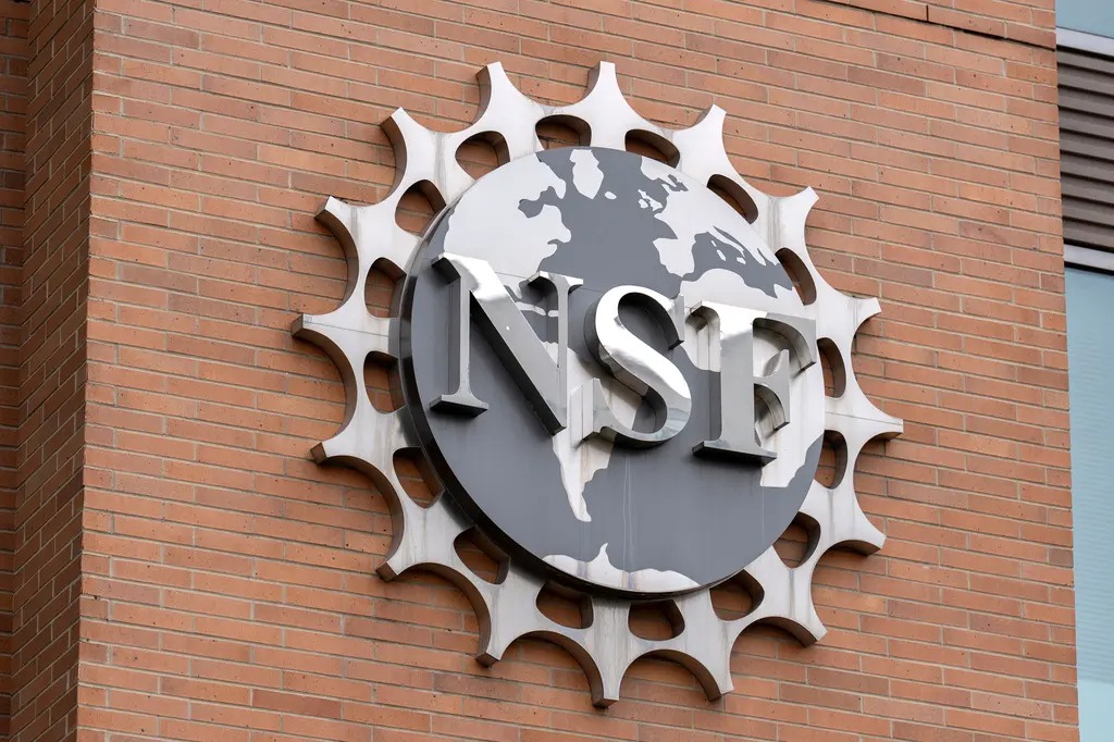 Trump destituye junta clave de&nbsp;ciencias