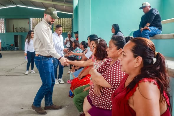 Alcalde dialoga con habitantes de&nbsp;Troncones