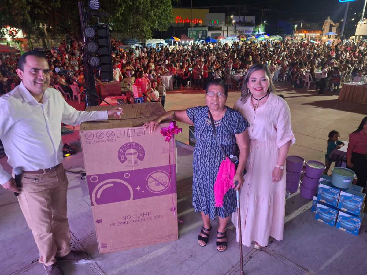 Más de 2 mil 500 mamás celebran en festival organizado por el DIF de&nbsp;Álamo