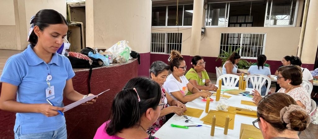 Impulsan taller de velas artesanales