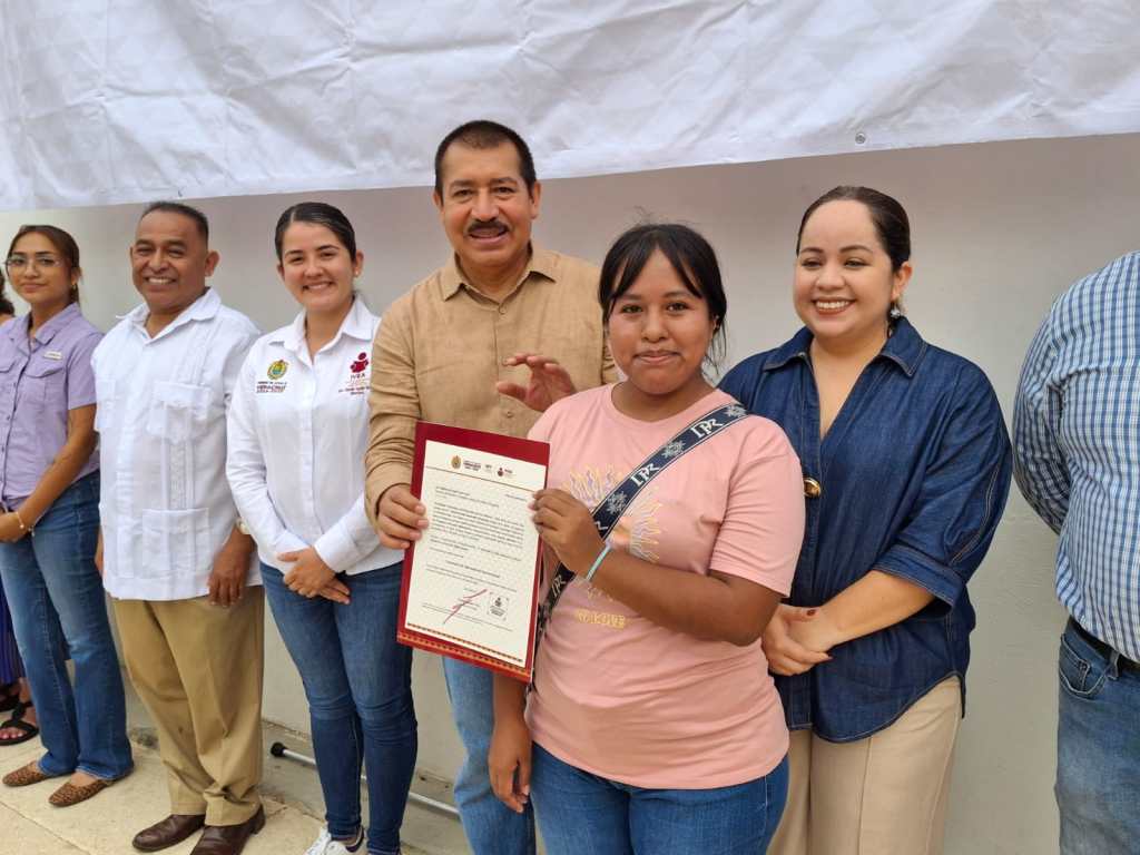 Gobierno de Álamo firma convenio con IVEA contra el&nbsp;analfabetismo