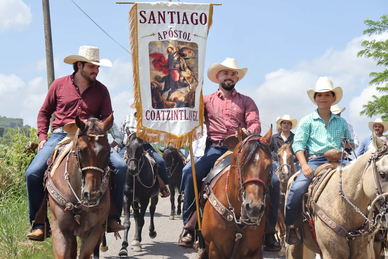 Coatzintla celebra tradición con cabalgata